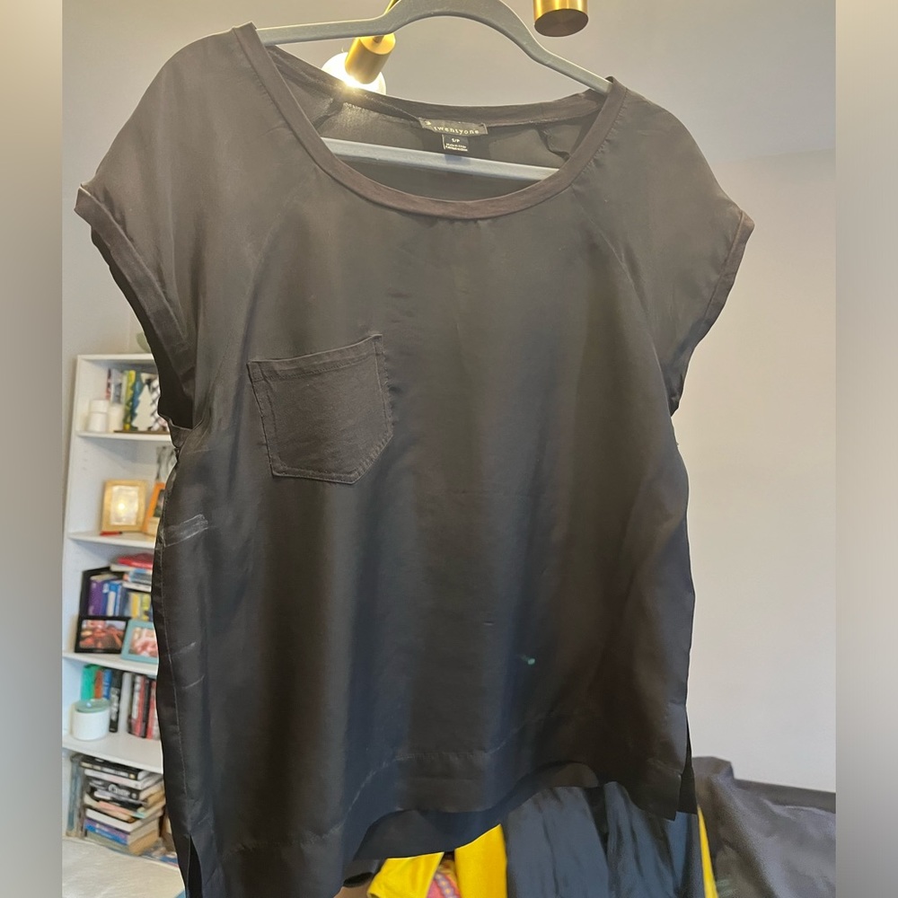 Twentyone simple black tee size Small
